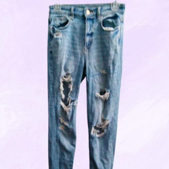 American Eagle Outfitters Denim - American Eagle Outfitter AEO stretch mom jean in light wash blue size 0.